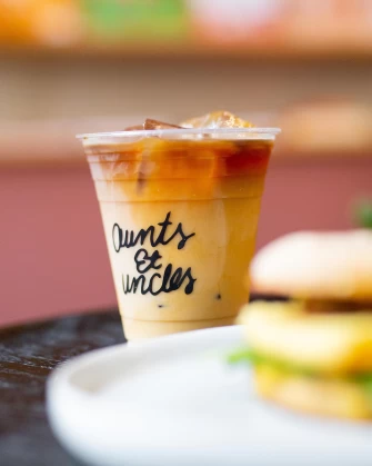 Shake At Aunts et Uncles In Brooklyn